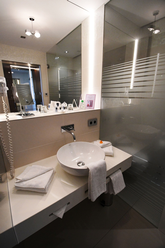 Bedroom 5, Schlosshotel Bad Wilhelmshöhe, Kassel