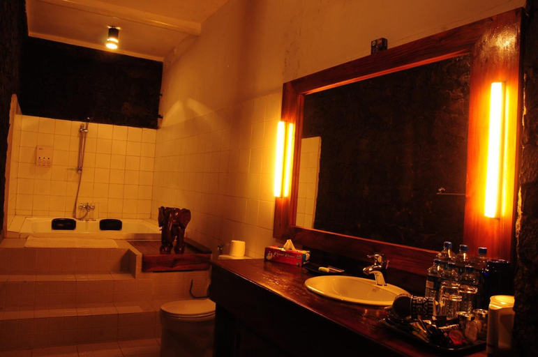 Bathroom 3, Boulder Garden Hotel, Kalawana