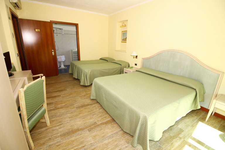 Bedroom 4, Hotel Siesta, Lucca