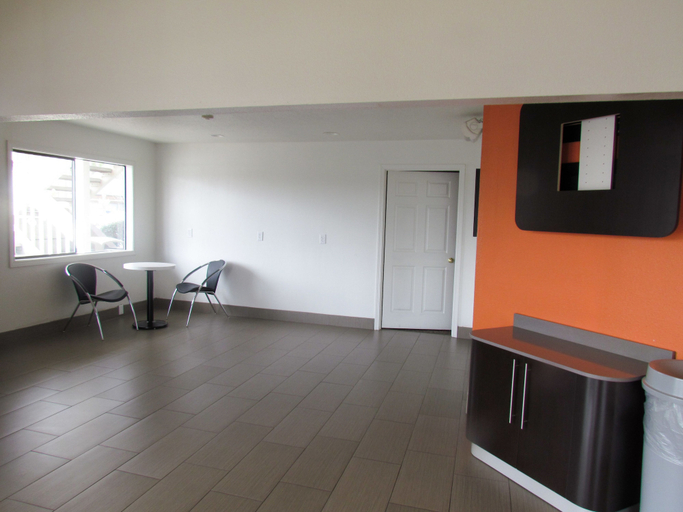 Others 5, Motel 6 Vancouver, Clark