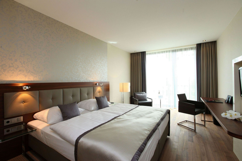Bedroom 3, Schlosshotel Bad Wilhelmshöhe, Kassel