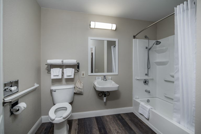 Bathroom 4, HillSide Inn, Archuleta