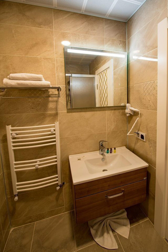 Bathroom 3, Kars-i Sirin Hotel, Merkez