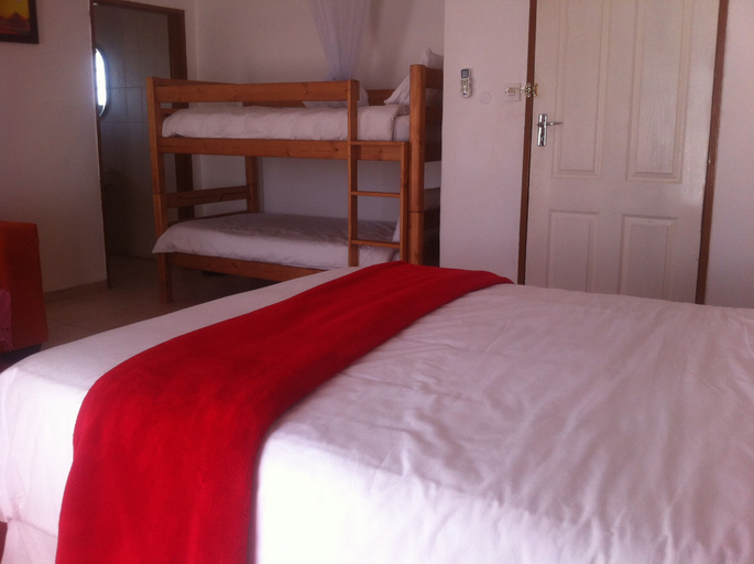 Bedroom 2, Rakops River Lodge, Lethlakane