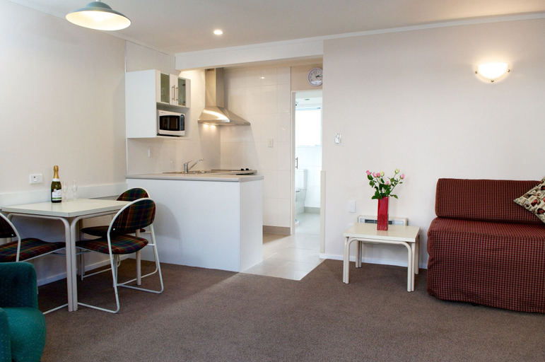 Others 5, Bucket Tree Lodge, Porirua