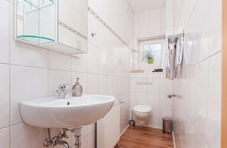 Bathroom 5, Hotel Rutherbach, Essen