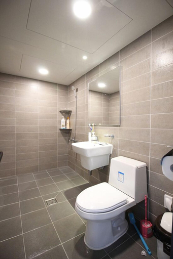 Bathroom 4, MoonDong's Hostel, Haeundae