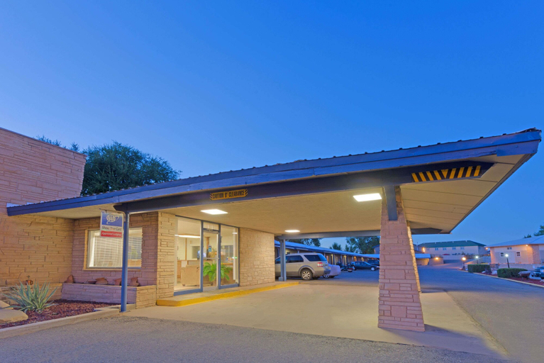 Exterior & Views 2, Suburban Studios near Mesa Verde, Montezuma
