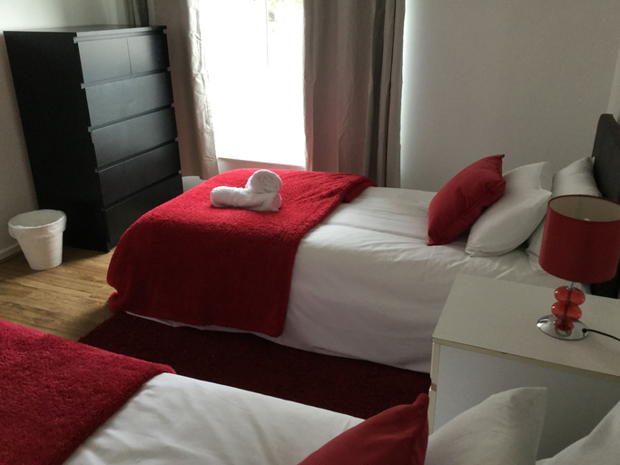Bedroom, Nice 4 Bedroom near Basildon Town Center, Essex