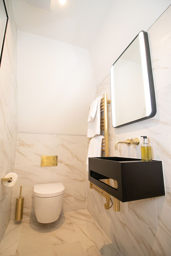 Bathroom 4, Three Falcons Hotel, London
