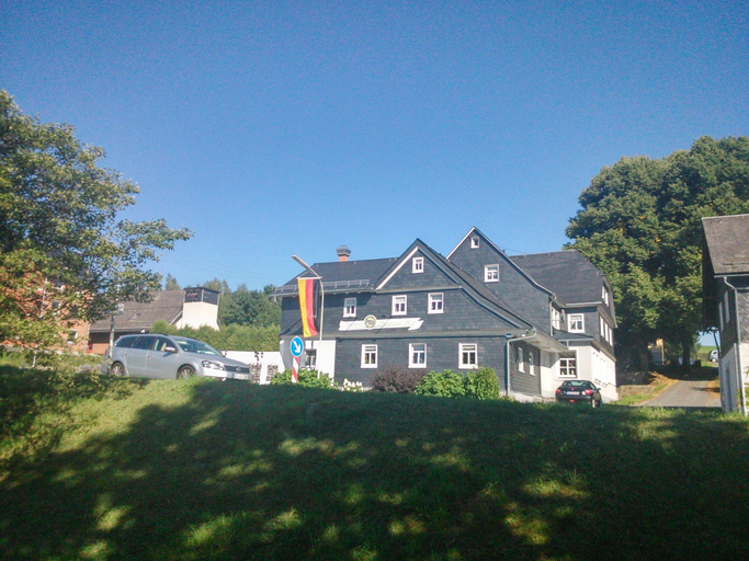 Exterior & Views