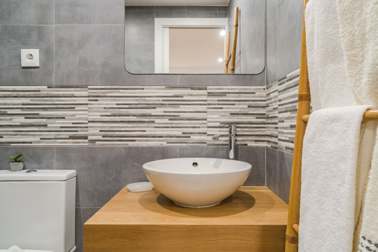 Bathroom 3, Alfacinha Apartment, Lisbon