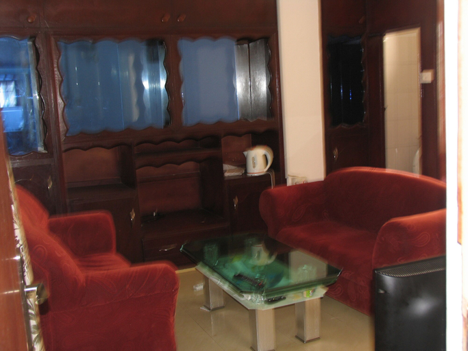 Others 4, Kwesi Affum Apartments, Accra