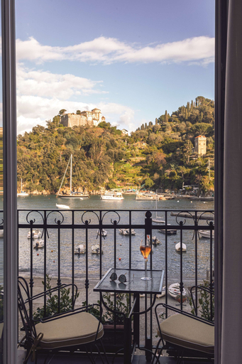 Exterior & Views 14