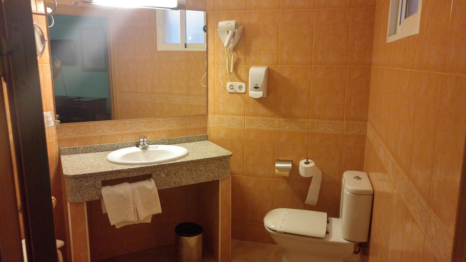 Bathroom 4, Hotel Cabañas, Ciudad Real