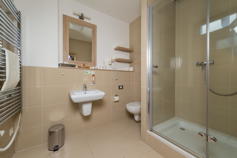 Bathroom 5, Hotel SALAMANDRA, Žarnovica