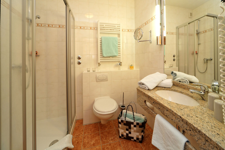 Bathroom 5, Osserhotel, Cham
