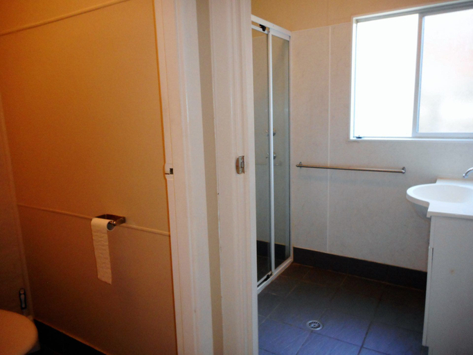 Bathroom, Billungar Unit 2 at Hat Head, Kempsey