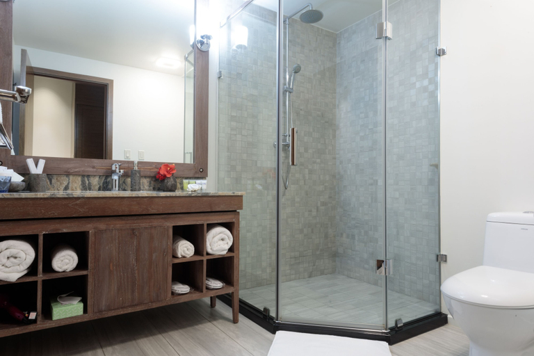 Bathroom 5, Cove Resort Palau