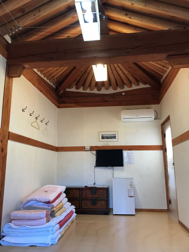 Bedroom 2, Sarangroo, Jeonju