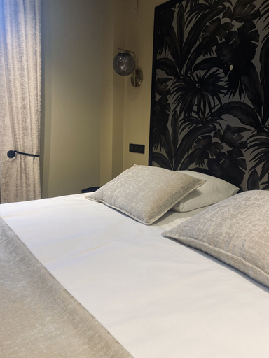 Bedroom 3, Hôtel du Lion d'Or, Saône-et-Loire