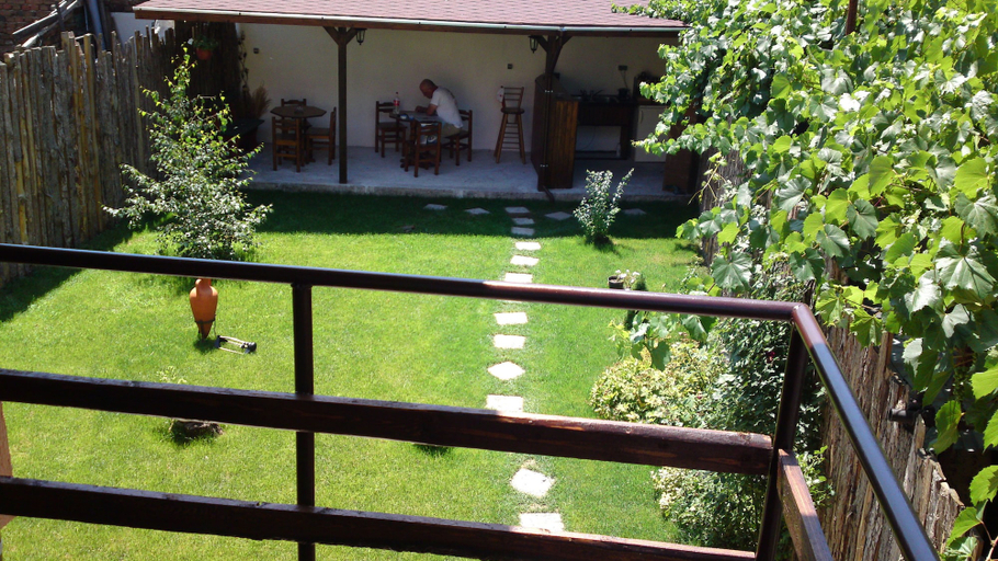 Others 5, Avel Guesthouse, Stolichna