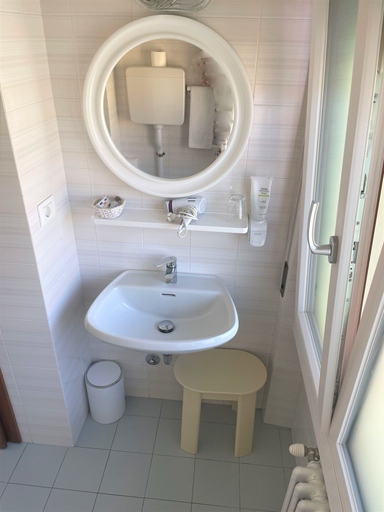 Bathroom 5, Dependance Alpino, Verona
