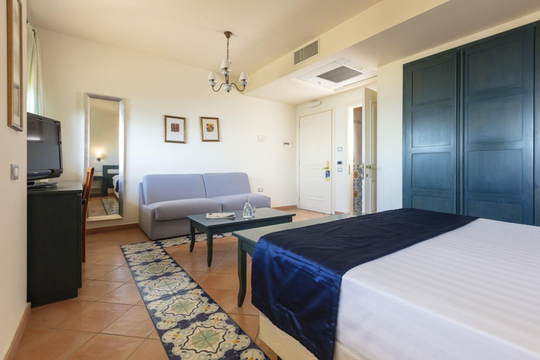 Bedroom 3, Summit Hotel, Latina