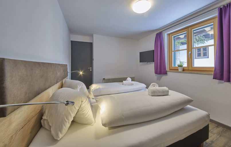 Bedroom 2, D-Town Lodge, Zell am See