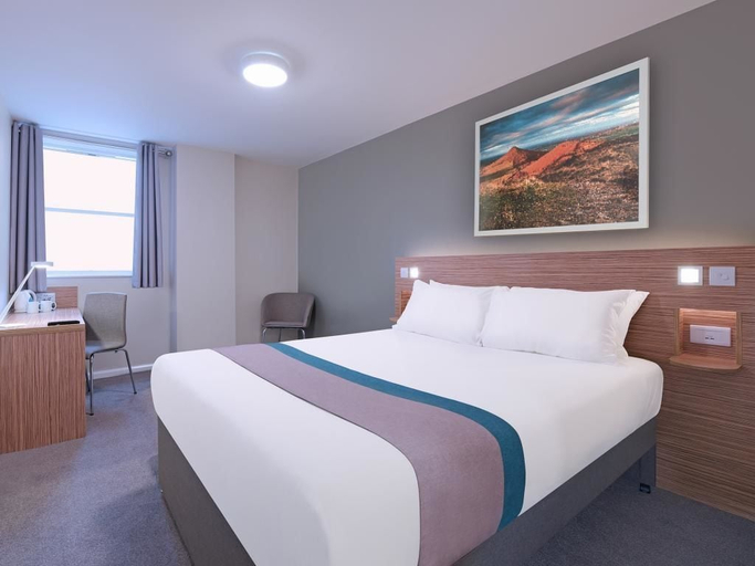 Bedroom 2, Travelodge London Central Waterloo, London