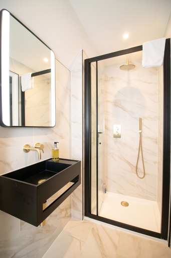 Bathroom 4, Three Falcons Hotel, London