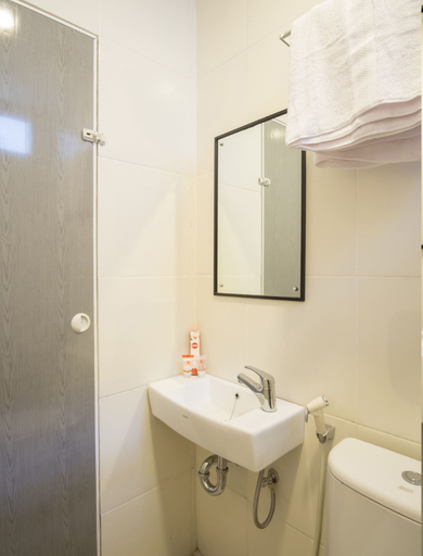 Bathroom 4, Hotel O Mangaan Residence, Medan