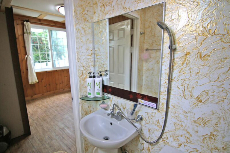 Bathroom 3, Ebbnsae Pension, Jeju