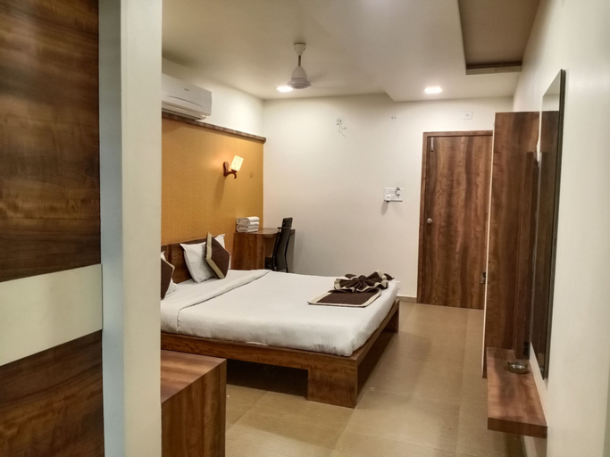 Bedroom 2, Hotel Platinum, Junagadh