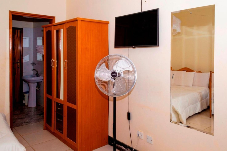 Bedroom 2, Kijungu Hill Hotel, Bugahya