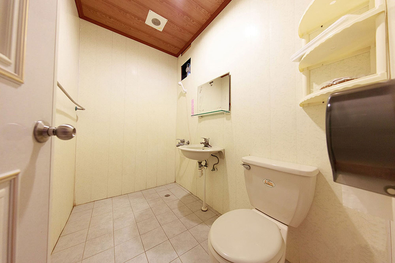 Bathroom 4, Kenting Dajianshan Cabin, Pingtung