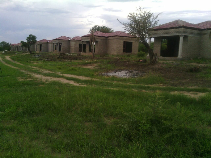 Exterior & Views 4, Hlakula Lake Resort, Mopani