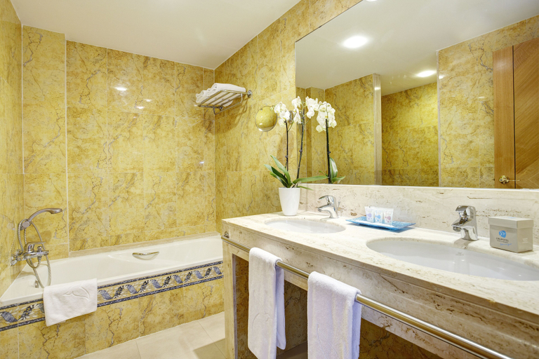 Bathroom 5, Grupotel Natura Playa, Baleares