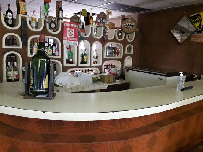 Food & Drinks, Hotel Non-Stop, Poro