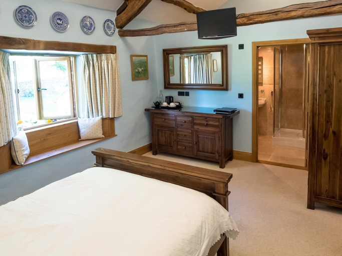 Bedroom 2, The Wayside and Whisky Barn, Cumbria
