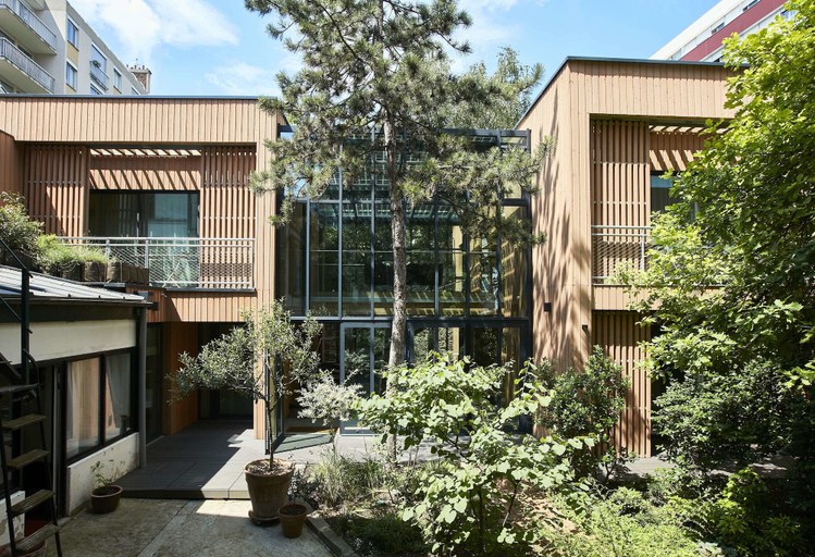Exterior & Views