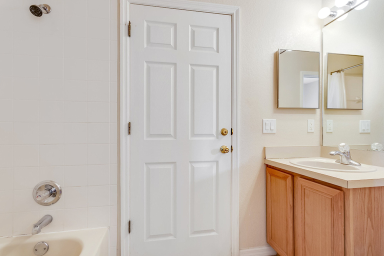 Bathroom 3, 1144calabria, Polk