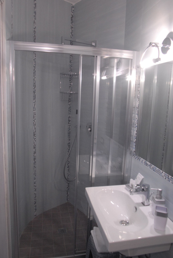 Bathroom 5, Conte Luna, Agrigento
