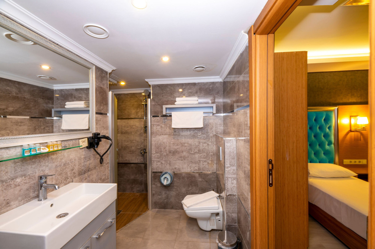 Bathroom 5, Grand Palace Hotel, Bakırköy