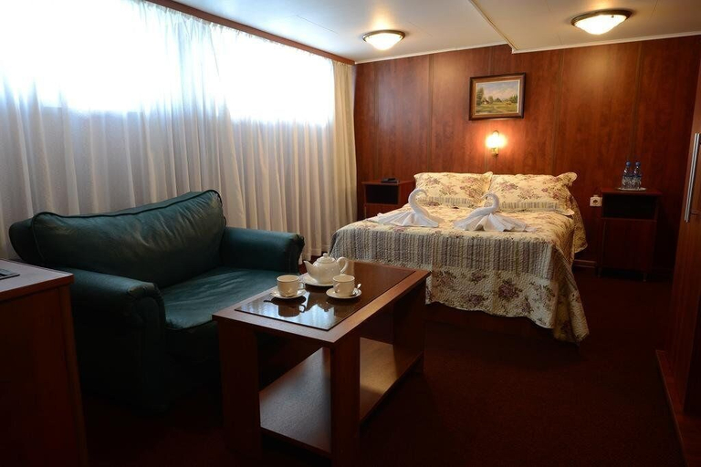 Bedroom 3, Hotel Petr Perviy, Cherepovetskiy rayon