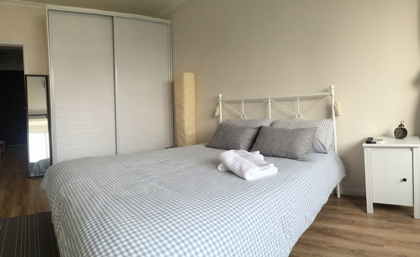 Bedroom 3, Henry's Apartment - South Shanxi Road, Shanghai