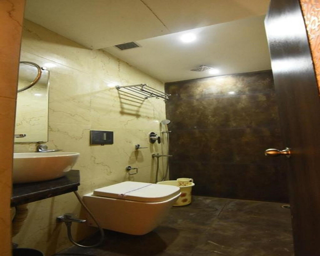 Bathroom, Nu Blue Moon Guest House, Haora