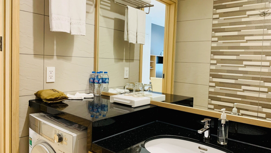 Bathroom 5, Roygent Parks Hanoi, Thanh Xuân