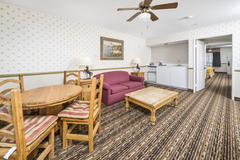 Others 5, Days Inn by Wyndham Lebec, Kern