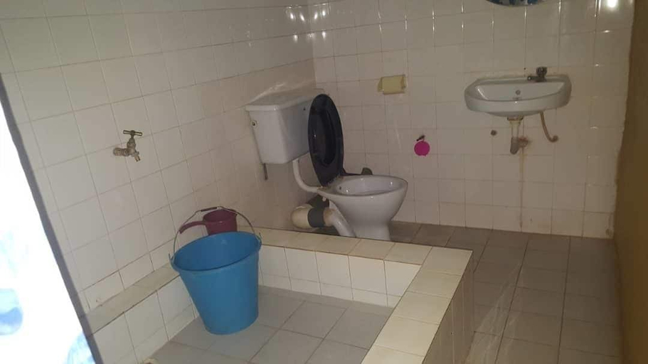 Bathroom, Topway Hotel, Kwahu West